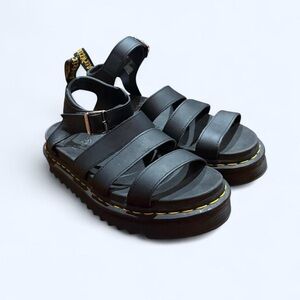 Womens Dr. Martens Blaire Sandal - Black

Size US 9 but runs a little big